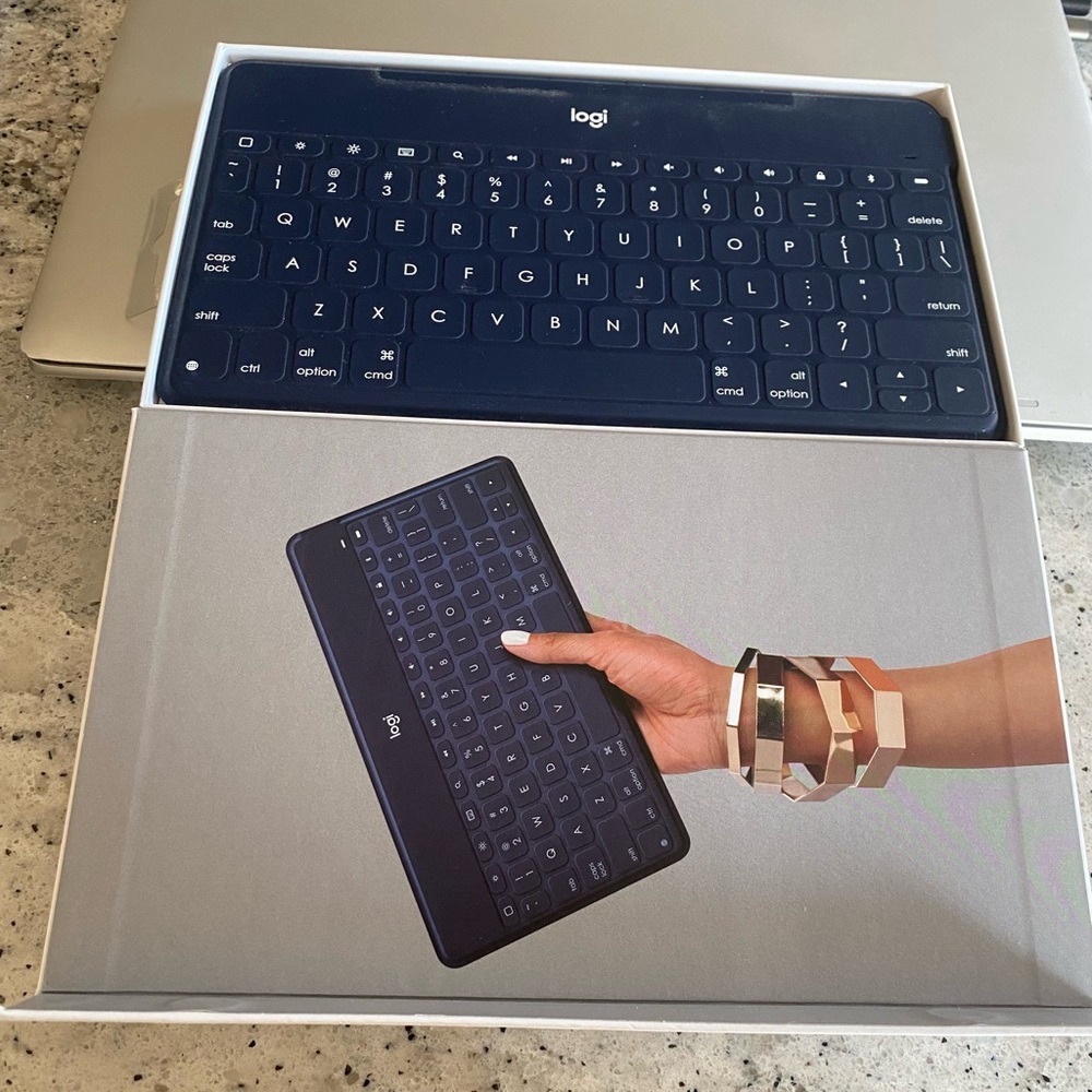 Logitech keys-to-go wireless keyboard for iPhone, iPad and Apple TV